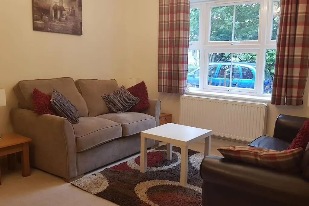 2 Bed Gf Apartment Walking Distance To The Beach Bournemouth