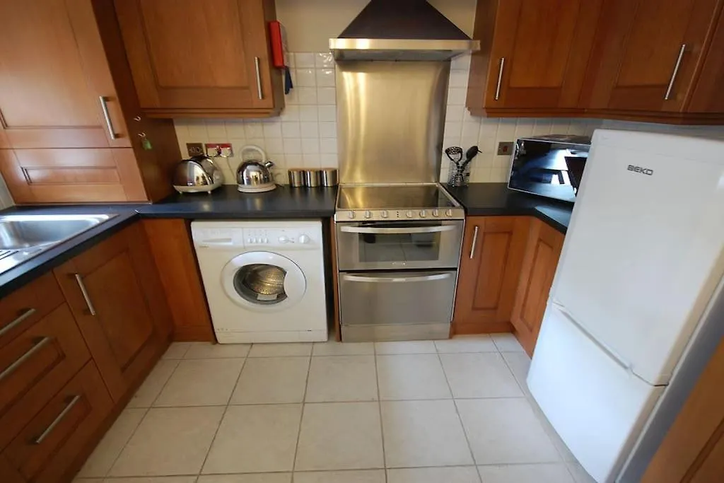 2 Bed Gf Apartment Walking Distance To The Beach Bournemouth